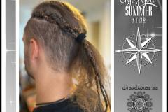 Drei Akzent-Locs geflochten seitlich bei Undercut